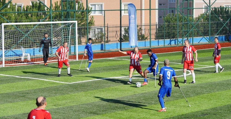 İstanbul'da Engellilere Farkındalık Maçı: Ampute Futbol Takımı Galip Geldi