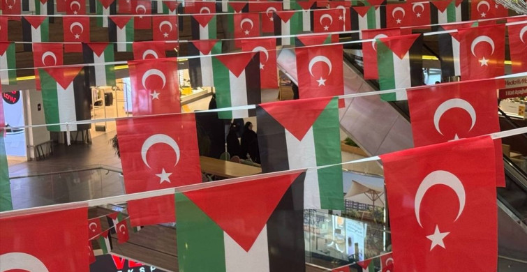 İstanbul'da Gazze İçin Hayır Çarşısı Kuruldu