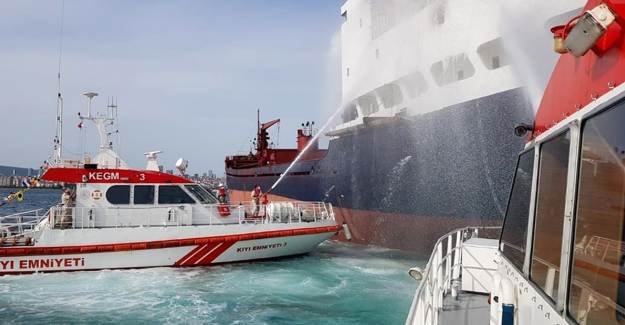 İstanbul'da Gemi Yangını