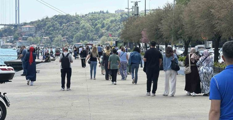 İstanbul'da Güneşli Hava, Emirgan Sahilini Doldurdu
