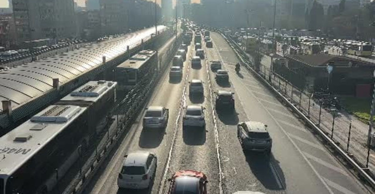 İstanbul'da Haftanın İlk Gününde Yüzde 72 Trafik Yoğunluğu