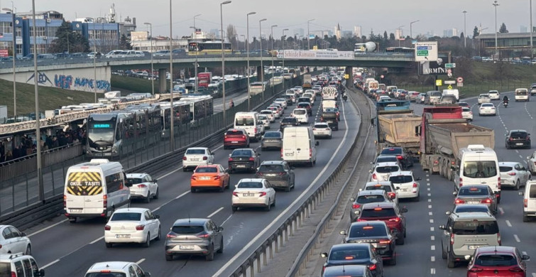 İstanbul'da İftar Öncesi Trafik Yoğunluğu