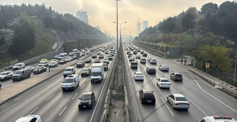 İstanbul'da İlk İş Gününde Trafik Yoğunluğu Artış Gösterdi