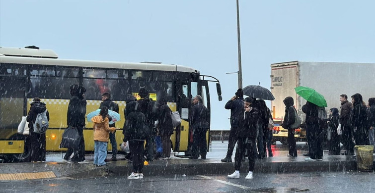 İstanbul'da Kar ve Sulu Kar Yağışı Devam Ediyor