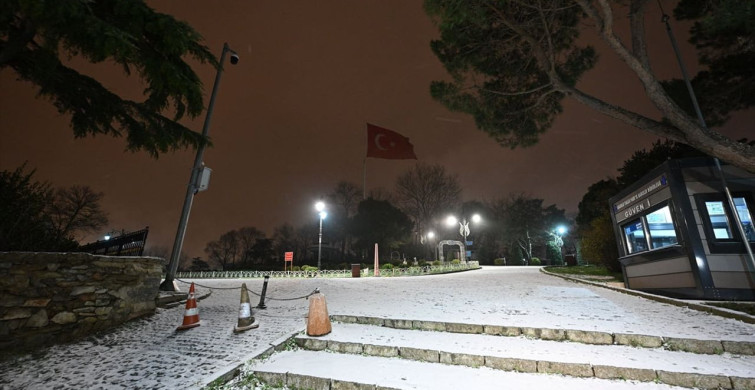 İstanbul'da Kar Yağışı Yüksek Kesimleri Beyaza Bürüdü
