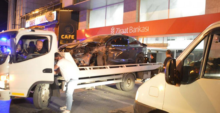 İstanbul’da Makas Atarak İlerleyen Trafik Magandası Bankaya Çarptı