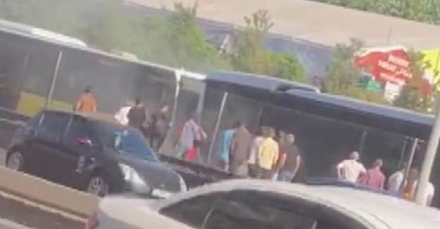 İstanbul'da Metrobüste Yangın!
