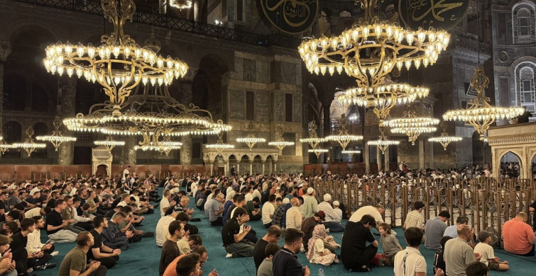 İstanbul'da Mevlit Kandili Coşkusu