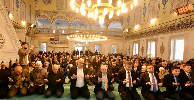 İstanbul'da Öğretmen Fatma Nur Çelik İçin Anma Programı Düzenlendi