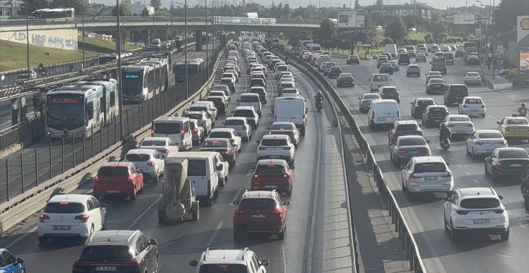 İstanbul'da Okul Uyum Haftası Trafik Yoğunluğunu Artırdı