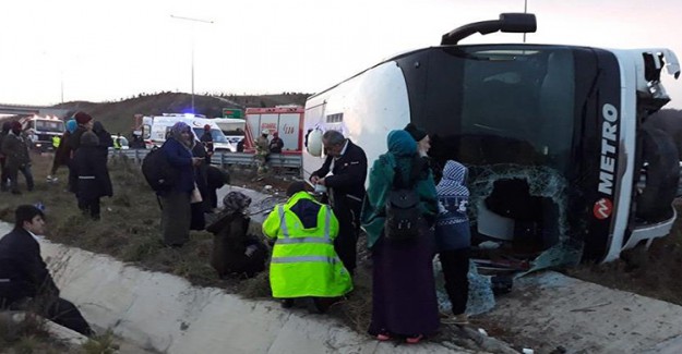 İstanbul'da Otobüs Devrildi, Çok Sayıda Yaralı Var 