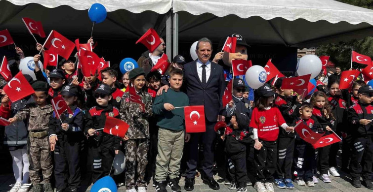İstanbul'da Polis Haftası Kortejine Yoğun İlgi