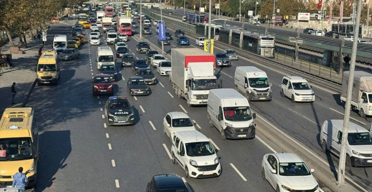 İstanbul'da Sabah Saatlerinde Trafik Yoğunluğu Artıyor