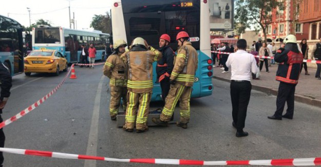 İstanbul'da Sağanak Faciası; Yol Çöktü