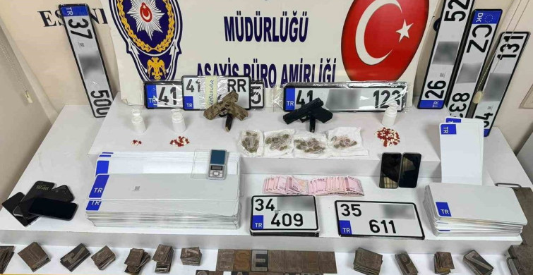 İstanbul'da sahte plaka basımı yapılan adrese operasyon yapıldı: 4 gözaltı