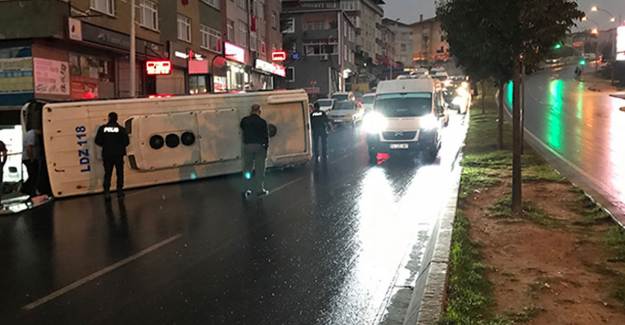 İstanbul’da Servis Aracı Devrildi