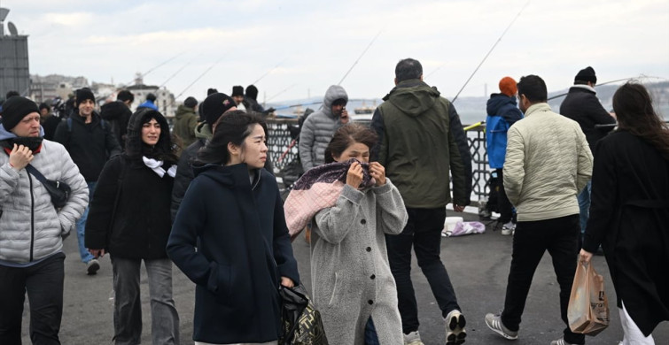 İstanbul'da Şiddetli Lodos Hayatı Olumsuz Etkiliyor