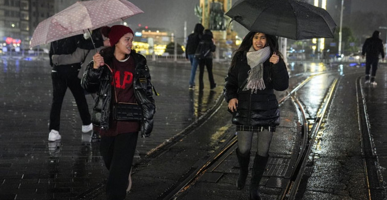 İstanbul'da Şiddetli Yağış ve Rüzgar Etkili Oluyor