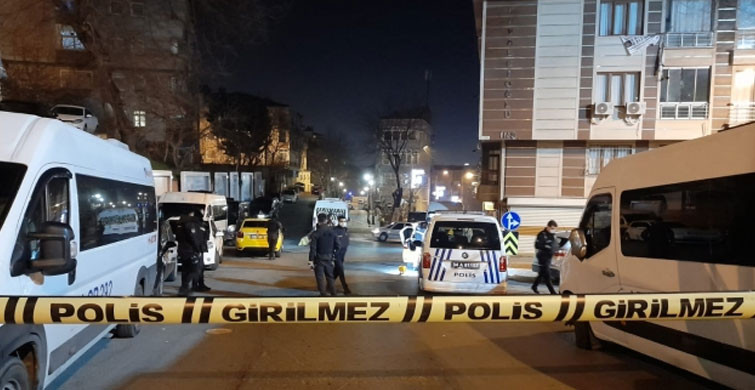 İstanbul'da Silahlı 3 Kişi Taksiciyi Rehin Aldı