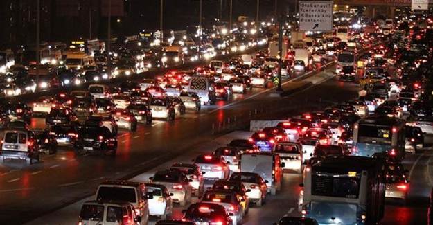 İstanbul'da Tatil Trafiği Başladı