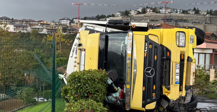 İstanbul'da Tır Kazası: Sürücü Yaralandı