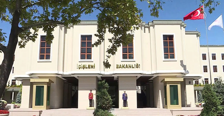 İstanbul'da Toplu Taşımadaki Yaş Kısıtlaması Kaldırıldı