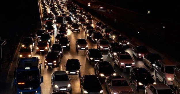 İstanbul'da Trafik Durma Noktasına Geldi!