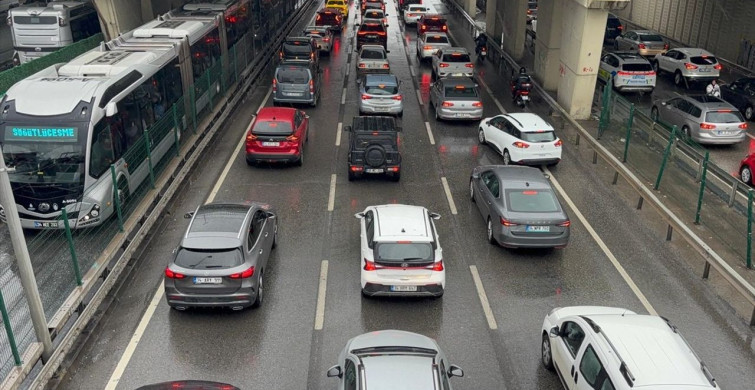 İstanbul'da Trafik Yoğunluğu %90'a Ulaşarak Zirveye Çıktı