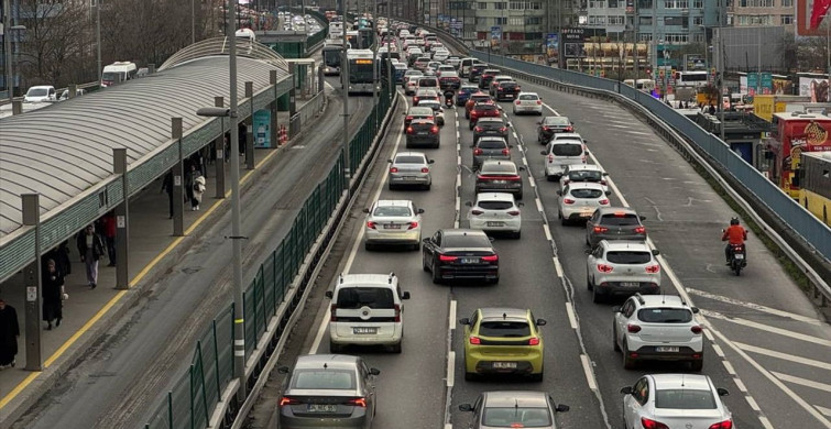 İstanbul'da Trafik Yoğunluğu Artıyor