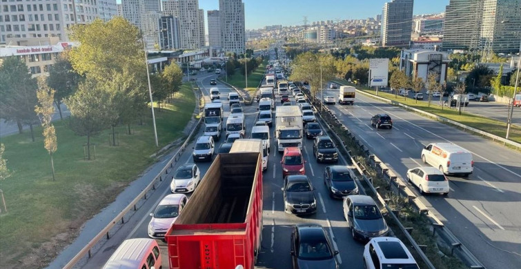 İstanbul'da Trafik Yoğunluğu Yükseldi