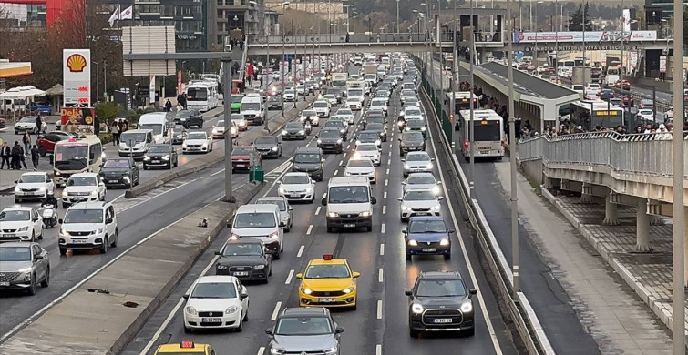İstanbul'da Trafik Yoğunluğu Yüzde 72'ye Ulaştı