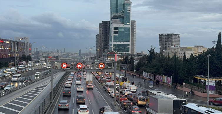 İstanbul'da Trafik Yoğunluğu Yüzde 76'ya Ulaştı