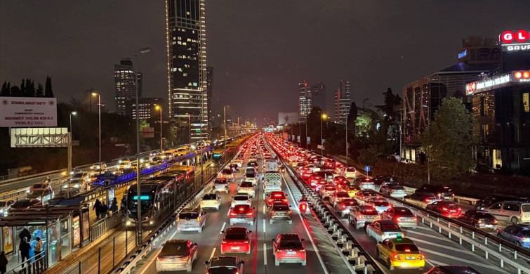 İstanbul'da Trafik Yoğunluğu Yüzde 83'e Ulaştı