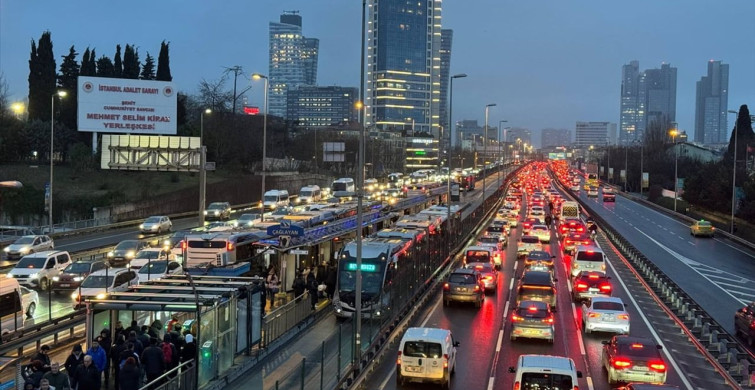 İstanbul'da Trafik Yoğunluğu Yüzde 87 Seviyesine Ulaştı