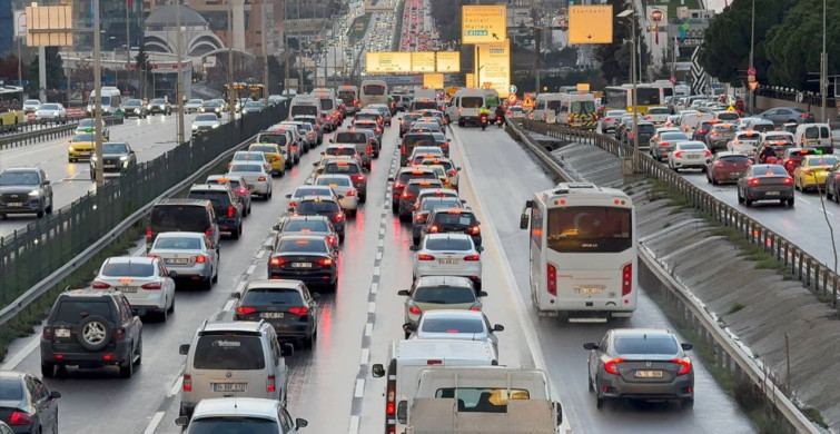 İstanbul'da Trafik Yoğunluğu Yüzde 90'a Ulaştı