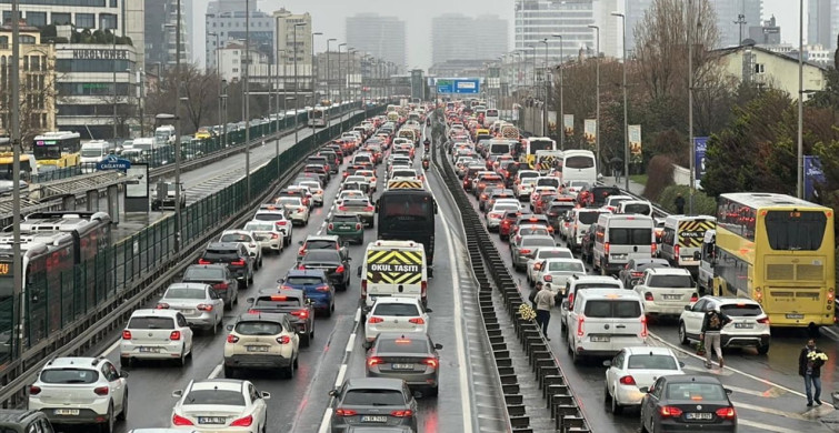 İstanbul'da Trafik Yoğunluğu Zirveye Ulaşmış Durumda