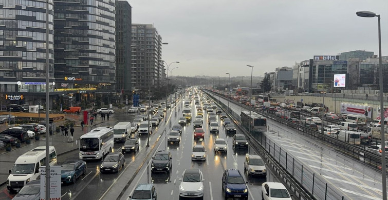 İstanbul'da Trafik Yoğunluğu Zirveye Ulaştı