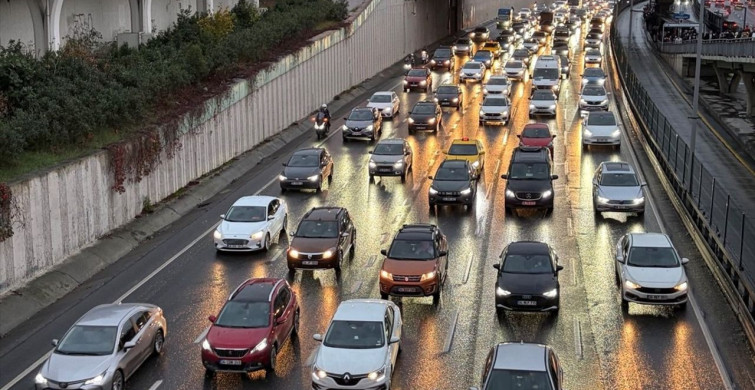 İstanbul'da Trafik Yoğunluğunda Artış: %76