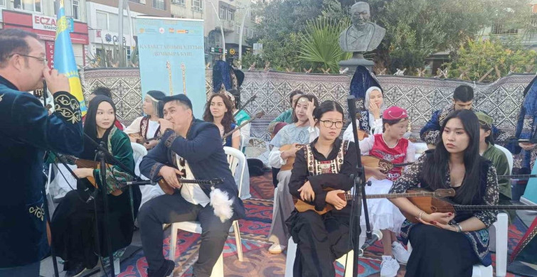 İstanbul'da ulusal dombra günü etkinliği yapıldı