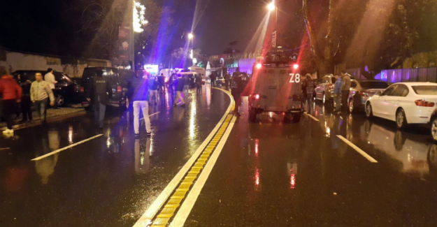İstanbul'da Ünlü Gece Kulubü Reina'ya Silahlı Saldırı! En Az 35 Ölü, 40 Yaralı!