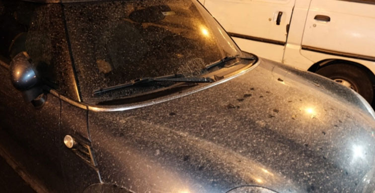 İstanbul'da Yağmurla Beraber Çamur Yağdı