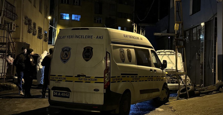 İstanbul'da Yangın Faciası: Sokakta Yaşayan Bir Kişi Otomobilde Can Verdi