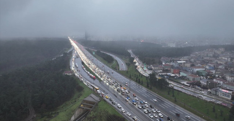 İstanbul'da Yarıyıl Tatili Sonrası Trafik Yoğunluğu