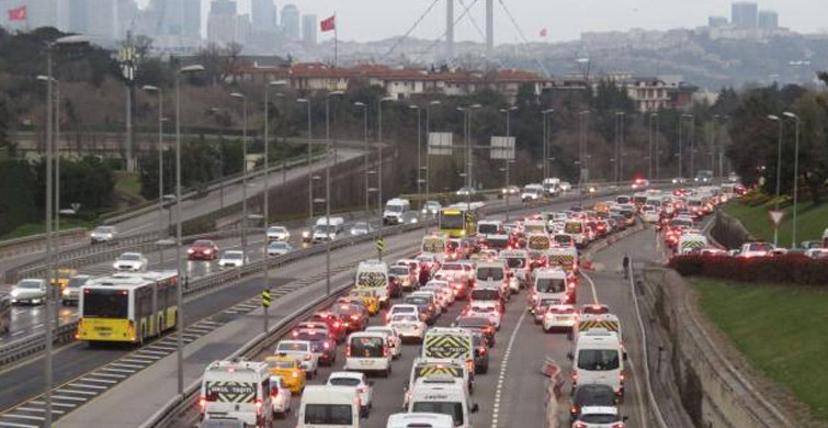 İstanbul'da Yasak Ardından Trafik Yoğunluğu Arttı