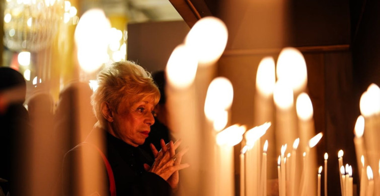 İstanbul'daki Kiliselerde Noel Coşkusu