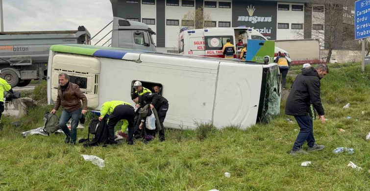 İstanbul’dan Dönüşte Midibüs Devrildi: 15 Yaralı