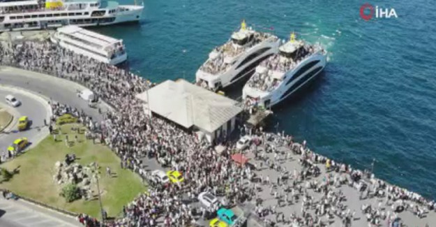 İstanbullular Eminönü İskelesi'ne Akın Etti
