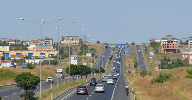 İstanbul-Tekirdağ Yolunda Yoğunluk Kendini Gösterdi