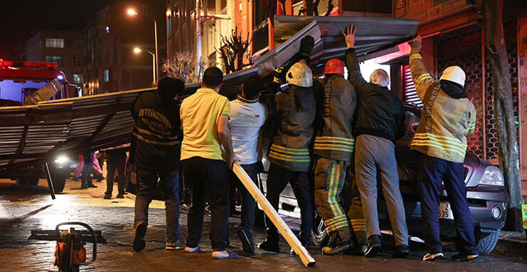İstanbul'u Fırtına Vurdu: 3 Vatandaş Yaralandı