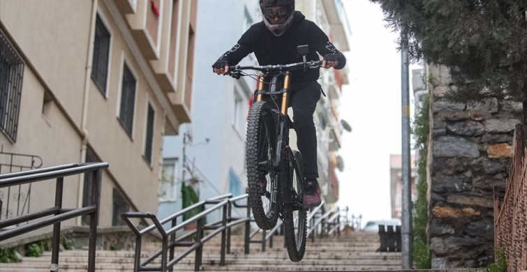 İstanbul'un Merdivenlerinde Adrenalin Macerası: Kadir Fidan'ın Bisiklet Serüveni